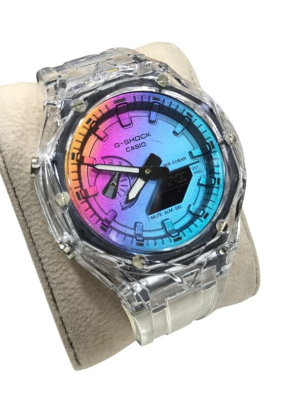 ساعة G-SHOCK CasiOak المعدلة: إطار كريستالي شفاف ومينا ثلاثي الأبعاد بألوان الطيف - Image 2