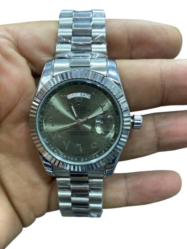 ساعة رجالية معدنية كلاسيكية بمينا عربي Day-Date تصميم أنيق فاخر ومقاوم للصدأ - Image 2