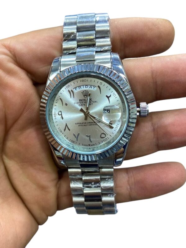 ساعة رجالية معدنية كلاسيكية بمينا عربي Day-Date تصميم أنيق فاخر ومقاوم للصدأ - Image 3