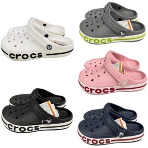 أحذية كروكس (Crocs) العصرية. هذه الأحذية الكلوج (Clogs) هي الخيار المثالي لكل من يبحث عن التوازن بين التصميم الممتع والوظيفة العملية.